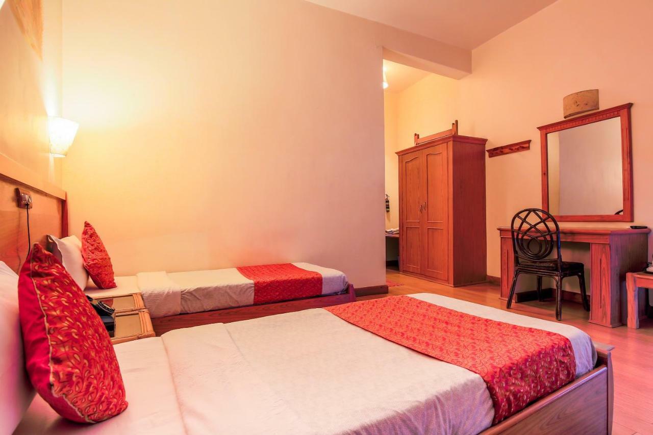 Central Palm Hotel Bharatpur  Dış mekan fotoğraf