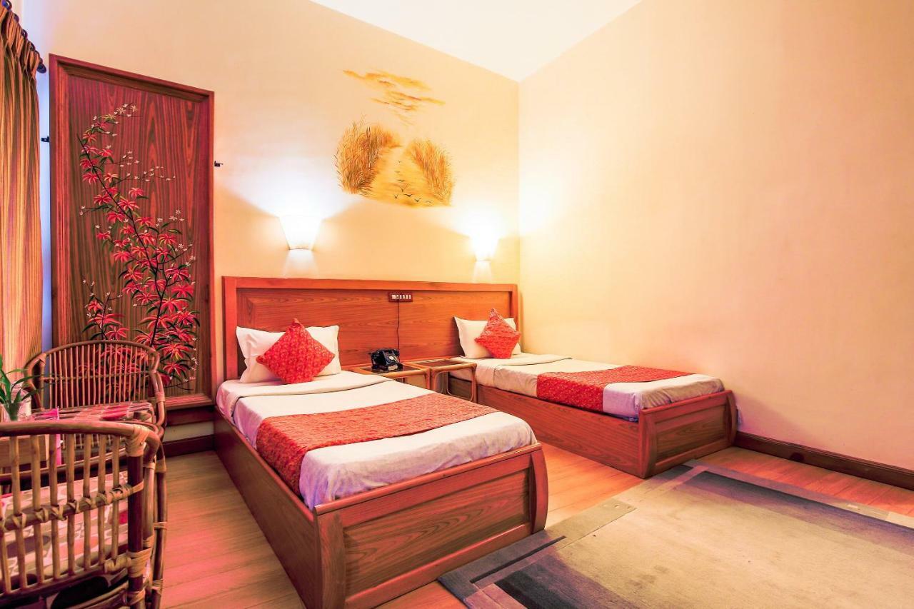 Central Palm Hotel Bharatpur  Dış mekan fotoğraf