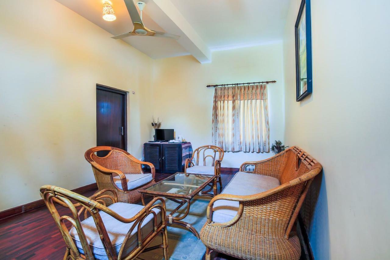 Central Palm Hotel Bharatpur  Dış mekan fotoğraf